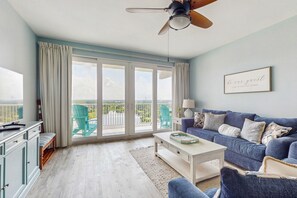 TV, DVD player - Resort condo w/ shared hot tub, 5 pools, lake & gulf views! Snowbirds welcome! (Panama City Beach)