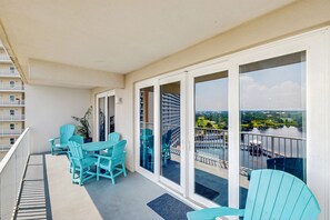 Outdoor dining - Resort condo w/ shared hot tub, 5 pools, lake & gulf views! Snowbirds welcome! (Panama City Beach)