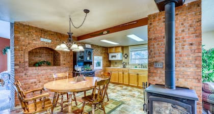 Single Level Cottage w/ Fireplace, Patio & Firepit - Walk to Beach