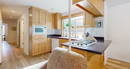 Sunriver-huoneisto w / kannella, jaetut uima-altaat ja poreallas - sisältää SHARC-passit