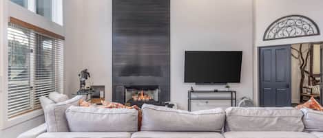 TV, fireplace