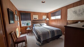 3 makuuhuonetta, työpöytä, silitysrauta/-lauta, ilmainen Wi-Fi