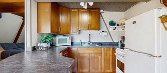 Two-Story A-Frame Loft with Easy Beach Access, WiFi, Full Kitchen