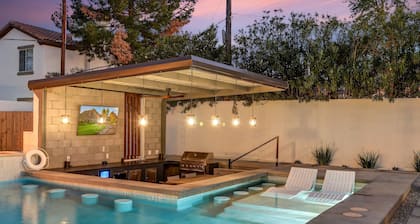 Old Town Scottsdale WILD WEST ESTATE - 7BR, Pool, Spa, Golf, Bocce!