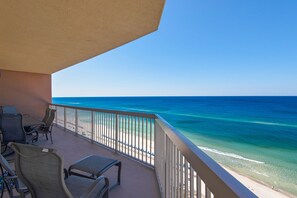 Property grounds - CORNER UNIT WITH AMAZING VIEWS AND FREE BEACH SERVICE! (Panama City Beach)