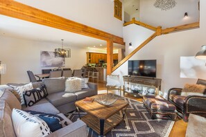 TV, fireplace, DVD player - Luxury Townhome w/ Large Deck Offering Stunning View, Close to Resort Shuttle (Keystone)