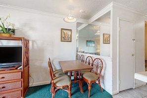 Dining - Great Seawall Location with Shared Pool, Hot Tub, & Gulf Views (Galveston)