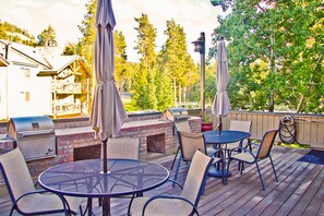 Outdoor dining - Atrium Eagle Condo: Downtown Breck, Spacious (Breckenridge)