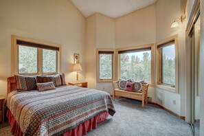 3 bedrooms, WiFi, bed sheets - Atrium Eagle Condo: Downtown Breck, Spacious (Breckenridge)