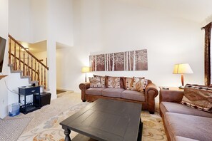 TV, lareira, videogames, DVD player