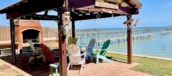 Beautiful 3 Bedroom, 3 Bath. Private Fishing Pier. Newly Renovated..