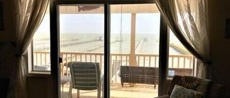 Televisión, futbolito y estéreo