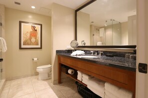 Bathtub, hair dryer, towels, shampoo