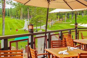 屋外ダイニングエリア