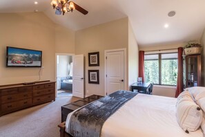 6 bedrooms, iron/ironing board, free WiFi, bed sheets - Ranch Creek Lodge | Pet Welcome! | Private Hot Tub | Near Ski Trails (Fraser)