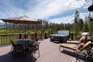 Outdoor dining - Ranch Creek Lodge | Pet Welcome! | Private Hot Tub | Near Ski Trails (Fraser)