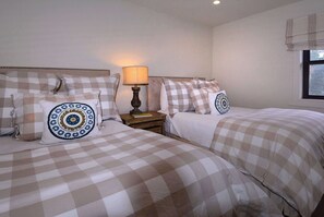 4 Schlafzimmer, Bügeleisen/Bügelbrett, Reisekinderbett, WLAN