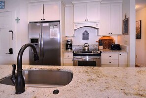 Coffee/tea maker, fridge, microwave, oven - Southern Comfort, Gorgeous! Hot tub, Walk to base (Crested Butte)