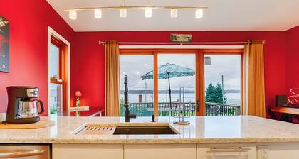 Seneca Knoll:"Gorgeous Custom-built Home with Seneca Lake Views"