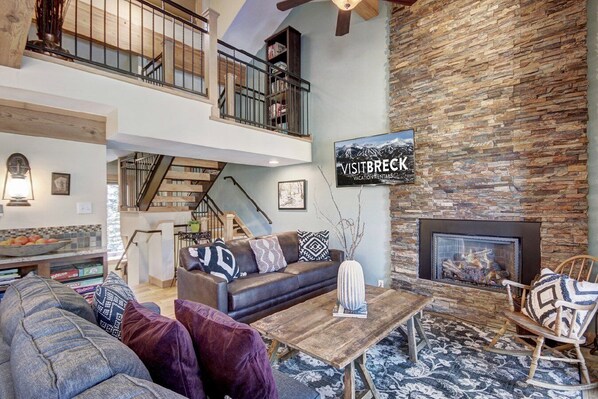 Télévision, cheminée