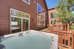Terrace/patio - Spacious Tahoe Donner retreat with private hot tub - near trails, slopes & golf (Truckee)