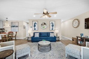 Smart TV - ⛱️Gorgeous Gulf View~Pool~ Grill Areas~FREE Beach SVC~2BR The Salty Seahorse (Destin)