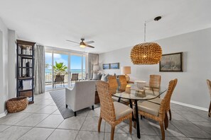 Dining - BEACHFRONT RESORT!! EASILY SLEEPS 6! (Fort Walton Beach)