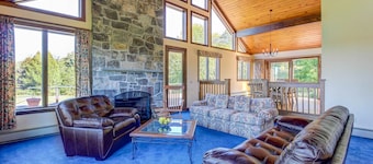 Secluded Luxury Home on Huge Property with Mountain Views - Near Slopes