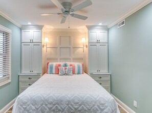 1 bedroom, iron/ironing board, free WiFi, bed sheets - 217 Breakers- Direct Oceanfront with Pool & Kiddy Pool (Hilton Head Island)