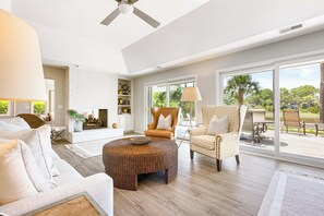 Smart TV, fireplace