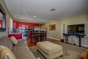TV - Las Palmas Resort Luxury Updated Condo | Great View | Fast Wifi | #321 (Saint George)