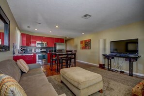 TV, offices - Las Palmas Resort #321 | All-Inclusive Amenities (Saint George)