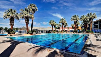 Piscine couverte, piscine chauffée