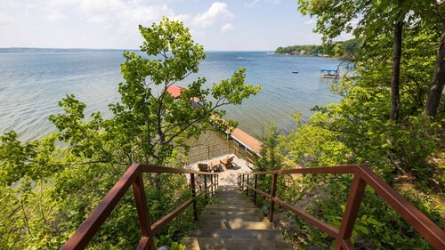 Seneca Lake Effect: "Experience luxurious lake life"