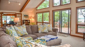 Fireplace, DVD player, foosball, table tennis - Seneca Lake Effect: "Experience luxurious lake life" (Geneva)