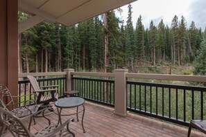 Property grounds - High-end Ski-in/Ski-out Condo w/ Incredible Views from the Private Balcony! (Keystone)