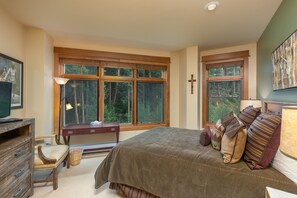 2 bedrooms, iron/ironing board, Internet, bed sheets - High-end Ski-in/Ski-out Condo w/ Incredible Views from the Private Balcony! (Keystone)