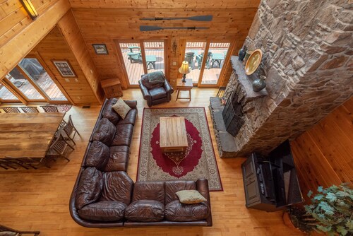 Luxury Log Chalet w/ Pool & Fireplace