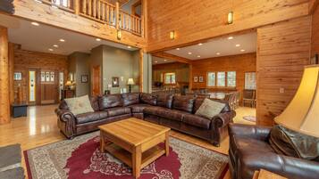 TV, caminetto, lettore DVD, impianto stereo