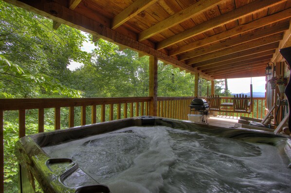 Outdoor spa tub