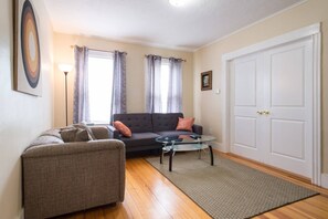 Smart TV - Salem Spacious First Floor 3-4BR! (Salem)