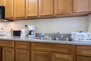 Fridge, microwave, oven, stovetop - Salem Spacious First Floor 3-4BR! (Salem)