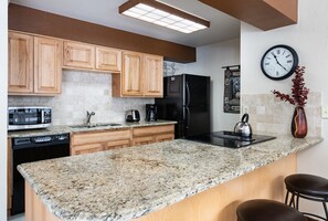 Refrigerador, microondas, parrilla de estufa y lavavajillas