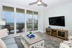 Smart TV, DVD player - Contemporary condo w/beach views from private balcony! (Destin)