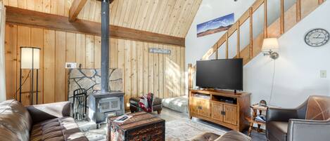 Fernseher, DVD-Player, Stereoanlage