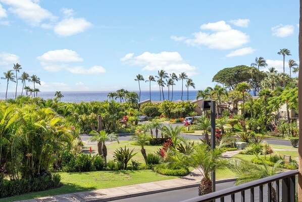 Property grounds - Exquisite Escape: Elegantly Renovated Wailea Elua 801 – Tranquil Paradise (Wailea, Maui)