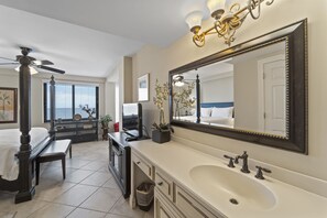 3 makuuhuonetta, silitysrauta/-lauta, ilmainen Wi-Fi, vuodevaatteet