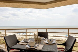 屋外ダイニングエリア