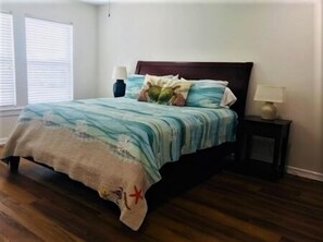 3 bedrooms, internet, bed sheets