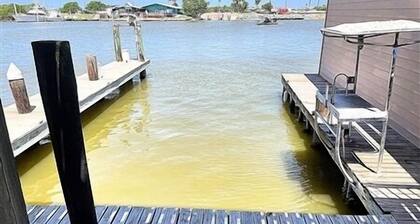 South Harbor Condo. 3 Bedroom, 3 Bath. Boat Slip. LED Fishing Light. Large Deck.